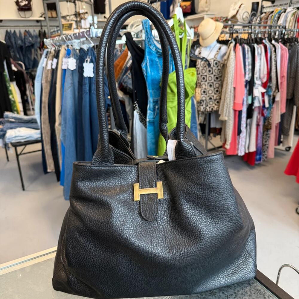 Island Cashmere Black Leather Shoulder Bag